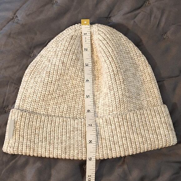 Lululemon Beanie UNISEX L/XL Grey Cream Outdoor Winter Gorpcore Cozycore - Picture 3 of 4